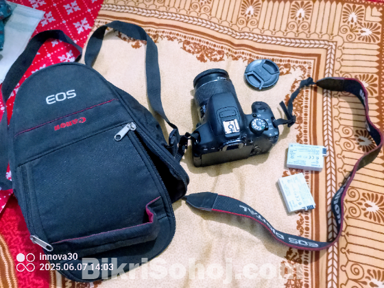 Canon 700 D